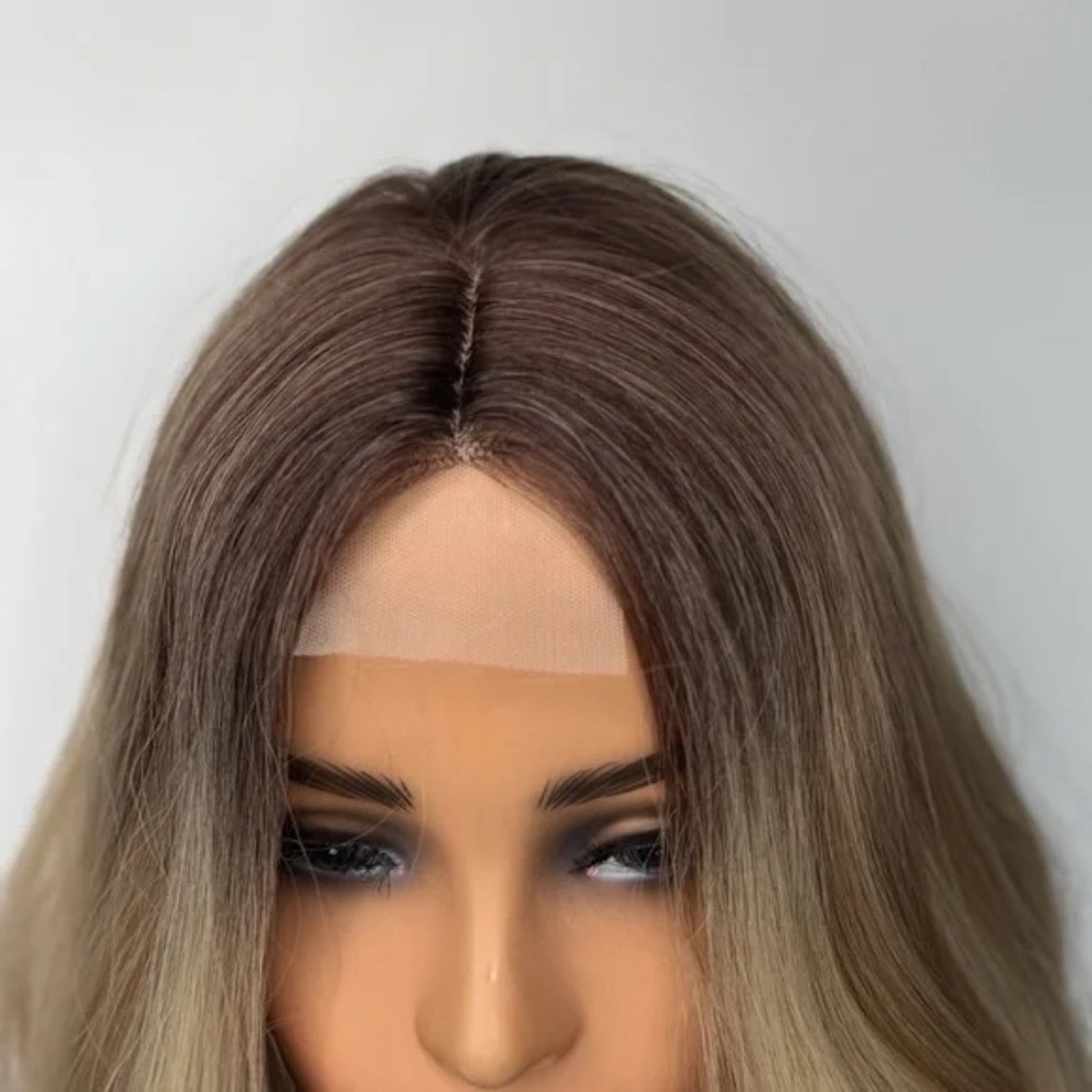 Blonde Lace Front Wig – Long Wavy Ombre Wig with Natural Hairline 28 In - Picture 5 of 10